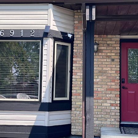 Апартаменти Calgary-Banff House Close Lrt&Dt&Free Parking Екстер'єр фото