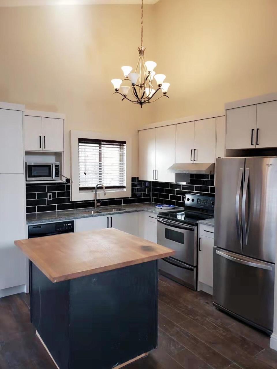 Апартаменти Calgary-Banff House Close Lrt&Dt&Free Parking Екстер'єр фото