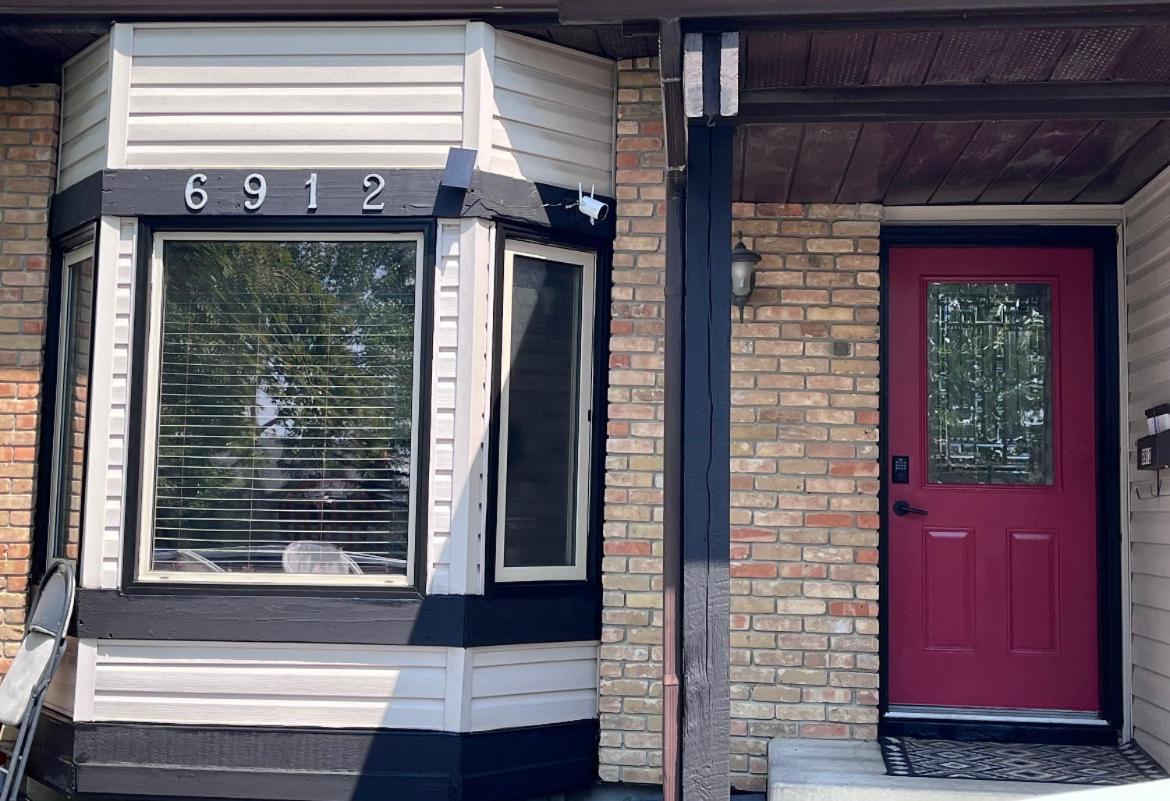 Апартаменти Calgary-Banff House Close Lrt&Dt&Free Parking Екстер'єр фото